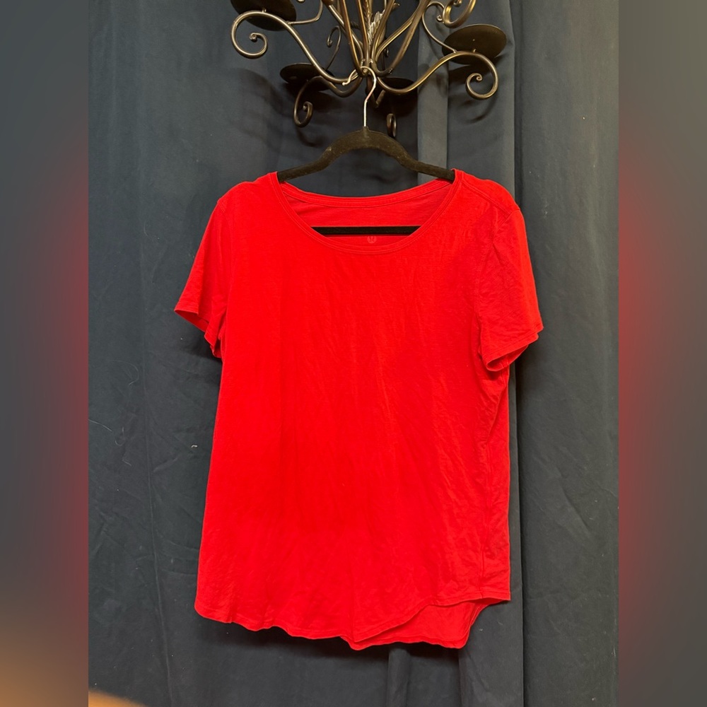 lululemon athletica Vibrant Red Short Sleeve Tee